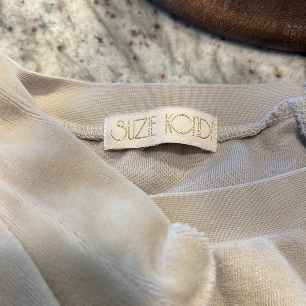 Suzie Kondi Beige Velour Saban Raglan Top XL and Harem Pants Large EUC